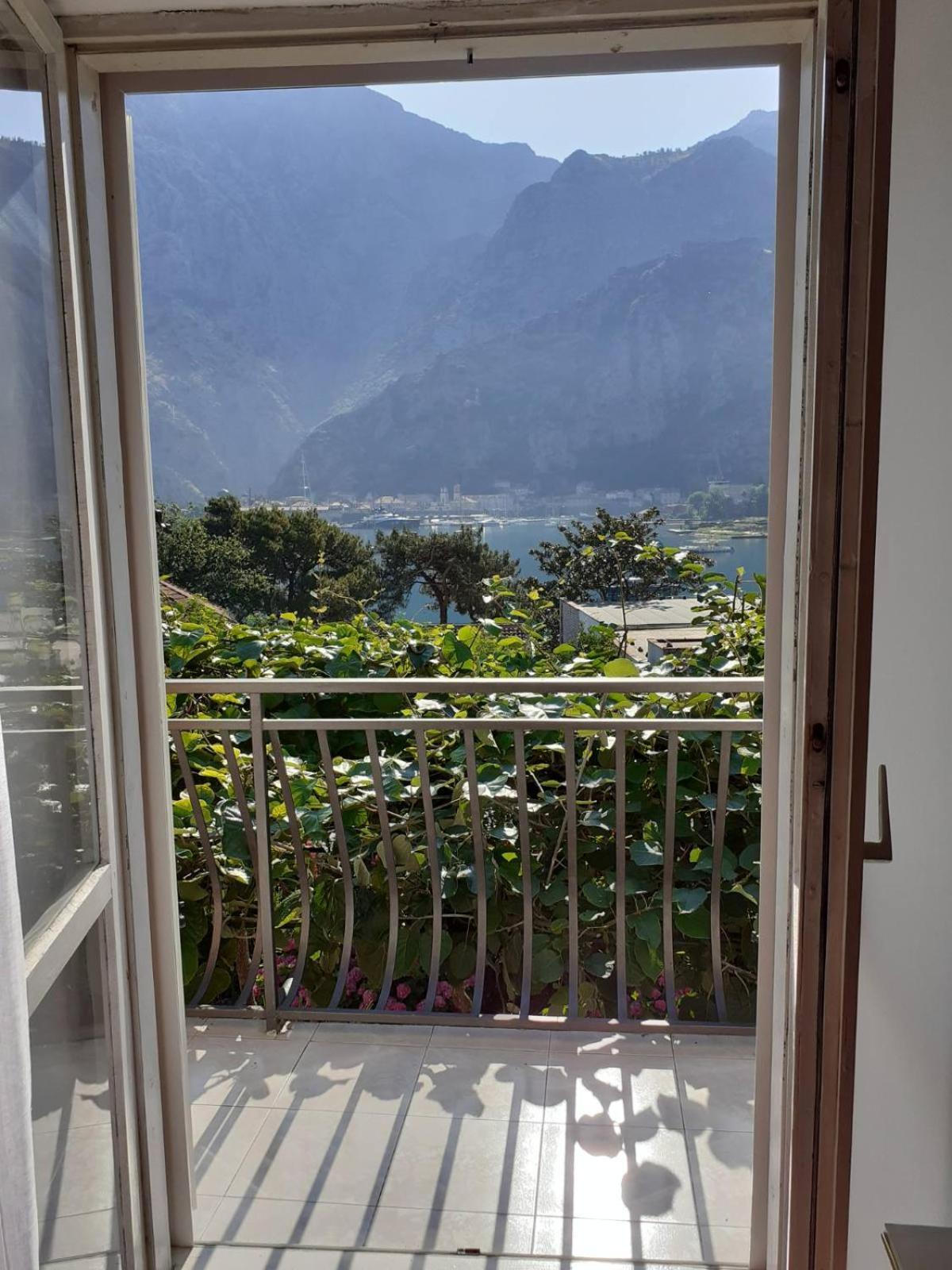 M&B Apartment Kotor Buitenkant foto
