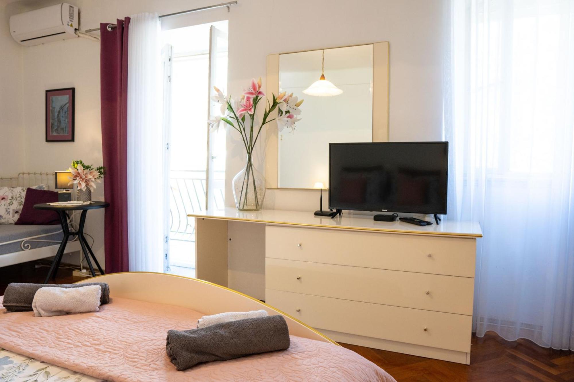 M&B Apartment Kotor Buitenkant foto