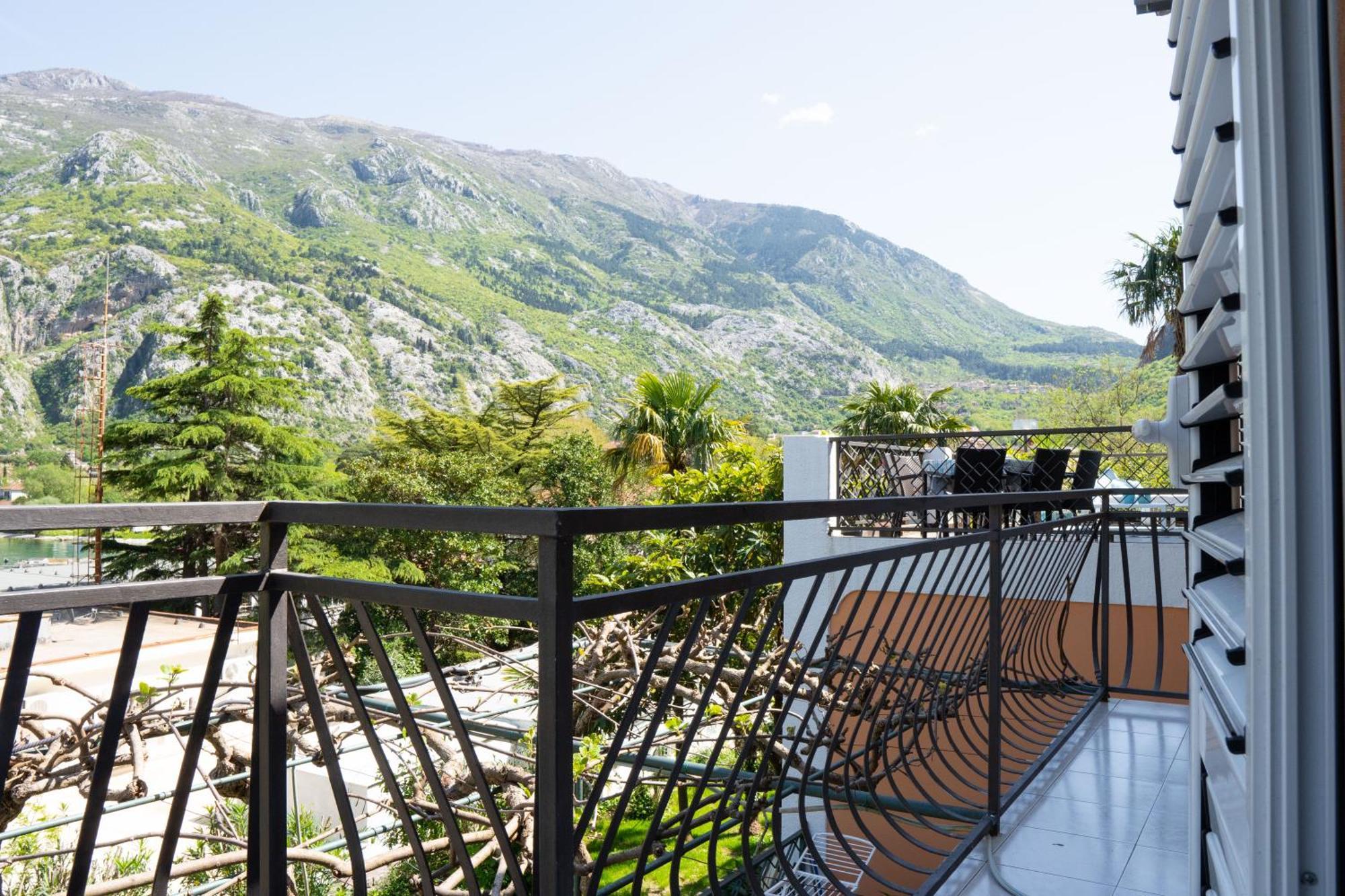 M&B Apartment Kotor Buitenkant foto